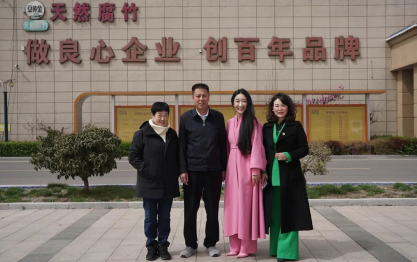 只因愛(ài)的深，大豆變黃金——幸福教練李文香、醫(yī)美集團(tuán)董事長(zhǎng)朱鳳蘭一行參訪豆黃金