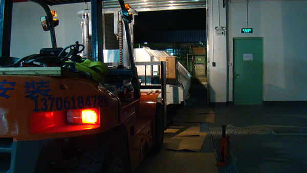 成型機設備搬運 成型機設備搬運