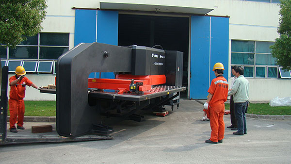 開普數(shù)控沖床搬運(yùn)案例 開普數(shù)控沖床搬運(yùn)案例