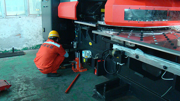 下雨天，無錫設(shè)備搬運(yùn)該怎樣進(jìn)行操作？