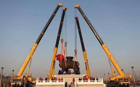 大型設(shè)備吊裝起重隊(duì)在工作中要格外注意哪些事項(xiàng)？