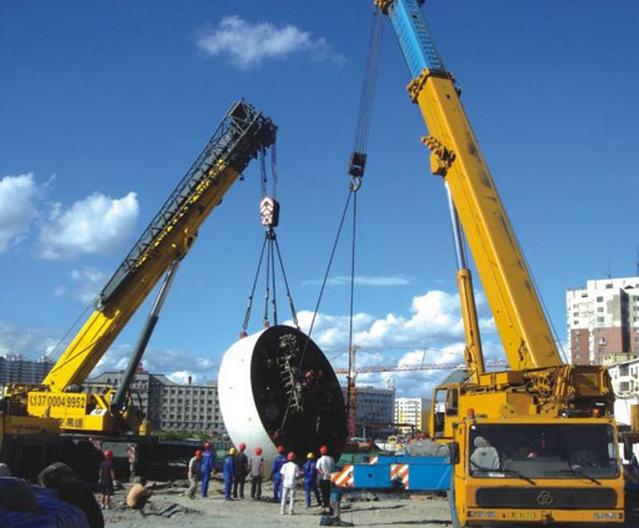 該如何降低起重機(jī)進(jìn)行設(shè)備吊裝時駕駛室內(nèi)噪音？